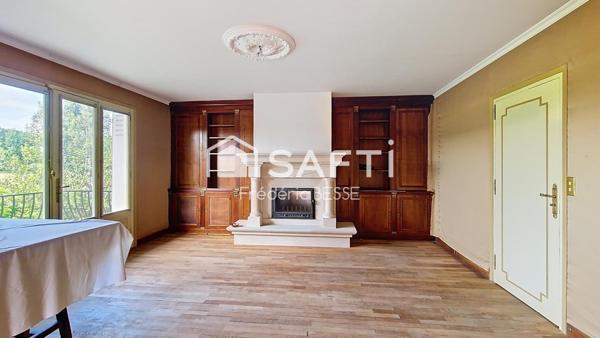 Maison T9 270m² avec garage, dépendance et parc arboré.