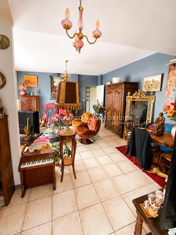 Rez de jardin
                                                                                                                                                                                                                                                                                                                        3 pièce(s)                                                                                                                                                                                                          2 chambre(s)                                                                                                                                                                                                          77.53  m²
