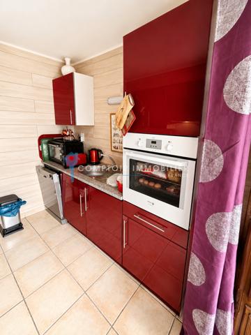 Rez de jardin
                                                                                                                                                                                                                                                                                                                        3 pièce(s)                                                                                                                                                                                                          2 chambre(s)                                                                                                                                                                                                          77.53  m²