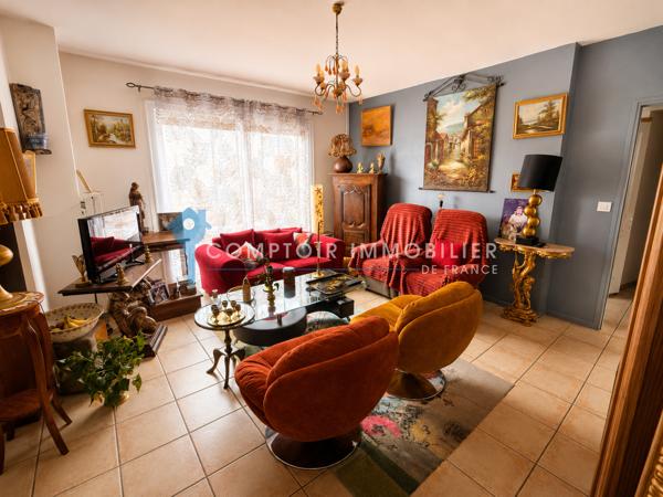 Rez de jardin
                                                                                                                                                                                                                                                                                                                        3 pièce(s)                                                                                                                                                                                                          2 chambre(s)                                                                                                                                                                                                          77.53  m²