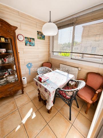 Rez de jardin
                                                                                                                                                                                                                                                                                                                        3 pièce(s)                                                                                                                                                                                                          2 chambre(s)                                                                                                                                                                                                          77.53  m²