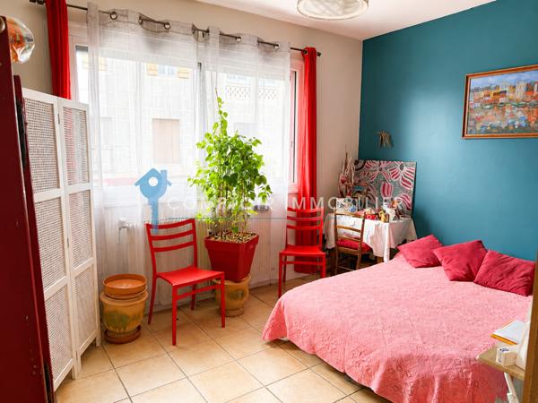 Rez de jardin
                                                                                                                                                                                                                                                                                                                        3 pièce(s)                                                                                                                                                                                                          2 chambre(s)                                                                                                                                                                                                          77.53  m²