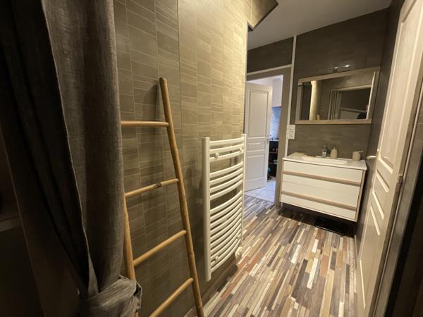 Nivolas-Vermelle (38300) Bel appartement T2 avec grande terrasse de 32 m² plein sud