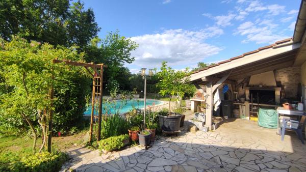 Maison de 148m² avec 4 chambres, piscine et dépendances