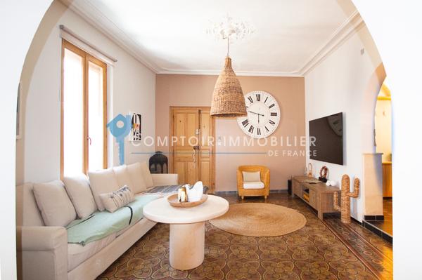 Maison de village
                                                                                                                                                                                                                                                                                                                        9 pièce(s)                                                                                                                                                                                                          6 chambre(s)                                                                                                                                                                                                          247  m²