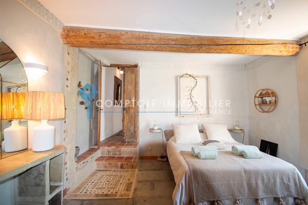 Maison de village
                                                                                                                                                                                                                                                                                                                        9 pièce(s)                                                                                                                                                                                                          6 chambre(s)                                                                                                                                                                                                          247  m²