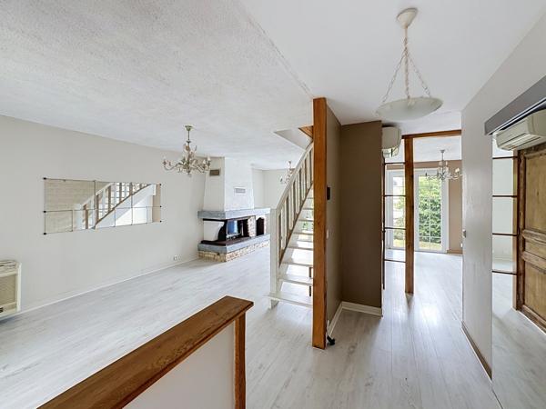 Maison
         6 pièces
        - 187 m² Exclusivité 625 000 € *