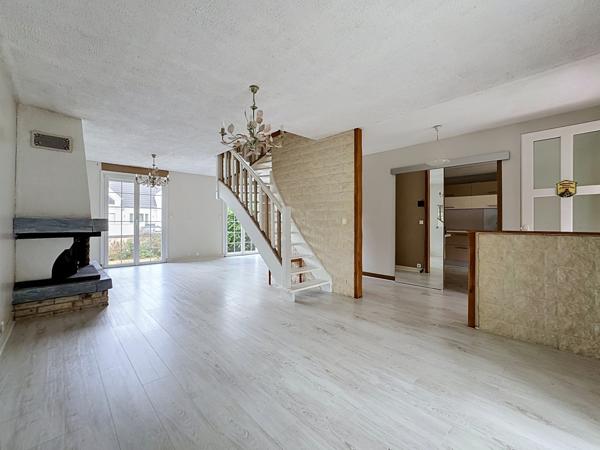 Maison
         6 pièces
        - 187 m² Exclusivité 625 000 € *