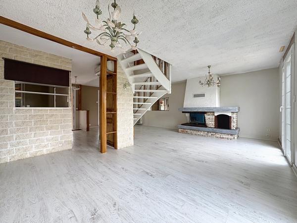 Maison
         6 pièces
        - 187 m² Exclusivité 625 000 € *