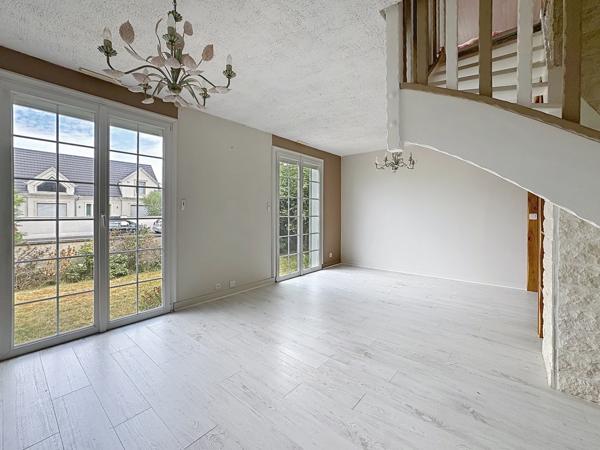 Maison
         6 pièces
        - 187 m² Exclusivité 625 000 € *