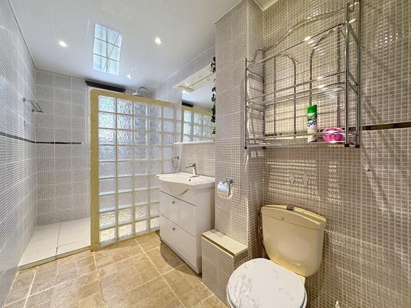 Maison
         6 pièces
        - 187 m² Exclusivité 625 000 € *