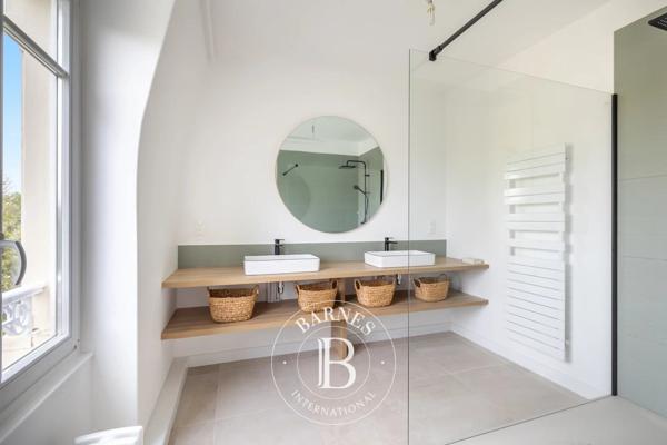 Chatou, Maison 7 Chambres -  323 m² à vendre