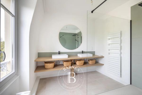 Chatou, Maison 7 Chambres -  323 m² à vendre