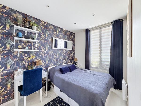 MONTREUIL, PROCHE COMMERCES ET ECOLES, JOLI 3 PIECES TRAVERSANT ENTIEREMENT RENOVE AVEC 2 CAVES.