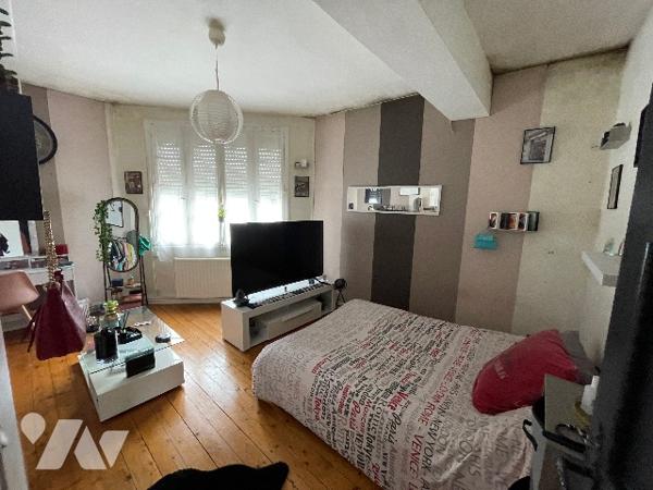 Maison de 4 pièces principales, en centre ville