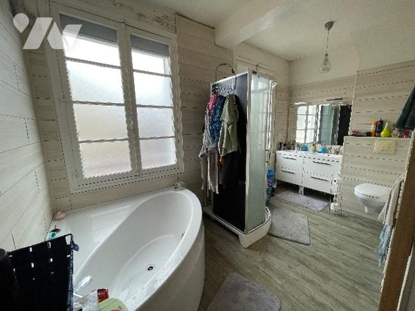 Maison de 4 pièces principales, en centre ville