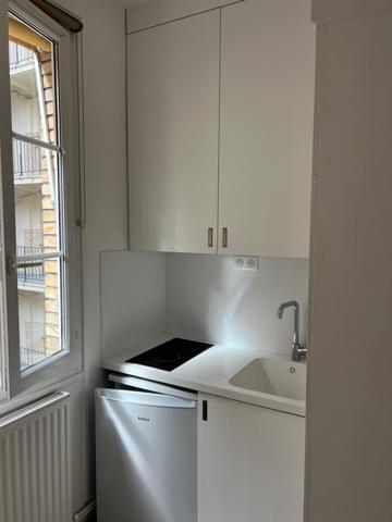 STUDETTE 3 IEME ETAGE TOTALEMENT RENOVEE DANS UNE COPROPRIETE DE  QUALITE