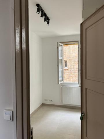 STUDETTE 3 IEME ETAGE TOTALEMENT RENOVEE DANS UNE COPROPRIETE DE  QUALITE