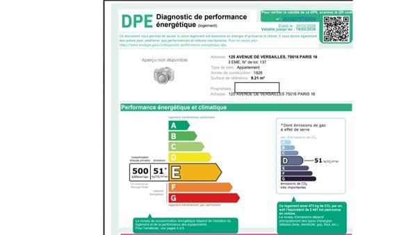 STUDETTE 3 IEME ETAGE TOTALEMENT RENOVEE DANS UNE COPROPRIETE DE  QUALITE