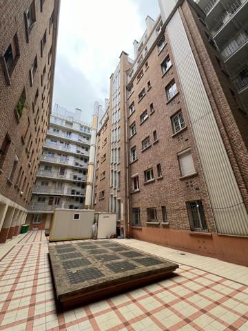 STUDETTE 3 IEME ETAGE TOTALEMENT RENOVEE DANS UNE COPROPRIETE DE  QUALITE