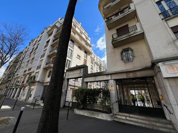 STUDETTE 3 IEME ETAGE TOTALEMENT RENOVEE DANS UNE COPROPRIETE DE  QUALITE