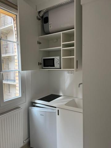 STUDETTE 3 IEME ETAGE TOTALEMENT RENOVEE DANS UNE COPROPRIETE DE  QUALITE