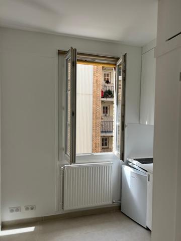 STUDETTE 3 IEME ETAGE TOTALEMENT RENOVEE DANS UNE COPROPRIETE DE  QUALITE