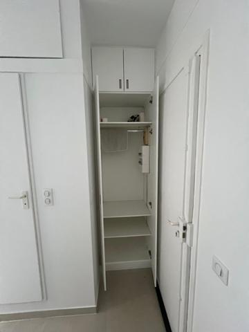 STUDETTE 3 IEME ETAGE TOTALEMENT RENOVEE DANS UNE COPROPRIETE DE  QUALITE