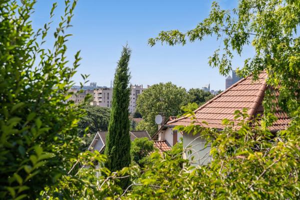 Lyon 3ème - Propriété bourgeoise de 301,92 m² - 7 chambres - Jardin avec Piscine - Garage