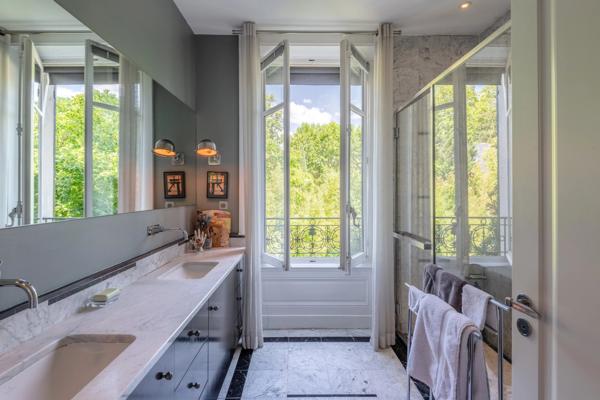 Lyon 3ème - Propriété bourgeoise de 301,92 m² - 7 chambres - Jardin avec Piscine - Garage