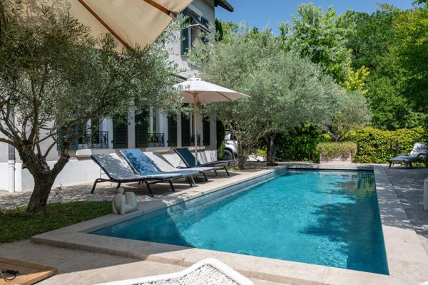 Lyon 3ème - Propriété bourgeoise de 301,92 m² - 7 chambres - Jardin avec Piscine - Garage