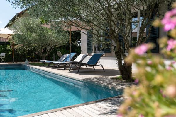 Lyon 3ème - Propriété bourgeoise de 301,92 m² - 7 chambres - Jardin avec Piscine - Garage