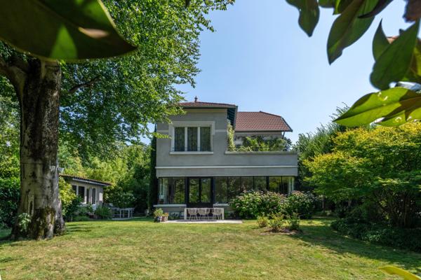 Lyon 3ème - Propriété bourgeoise de 301,92 m² - 7 chambres - Jardin avec Piscine - Garage