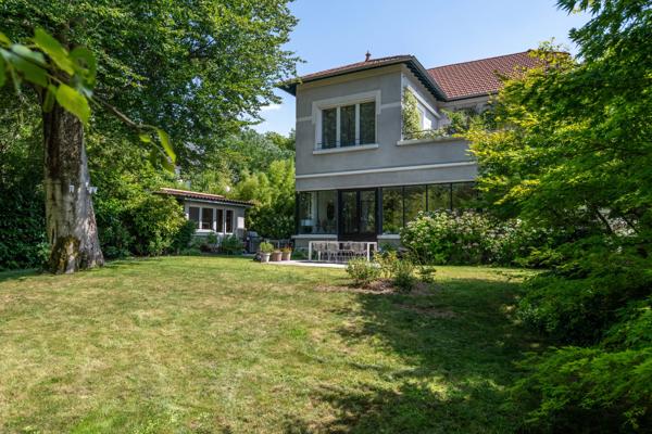 Lyon 3ème - Propriété bourgeoise de 301,92 m² - 7 chambres - Jardin avec Piscine - Garage
