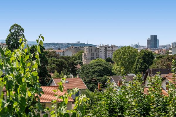 Lyon 3ème - Propriété bourgeoise de 301,92 m² - 7 chambres - Jardin avec Piscine - Garage
