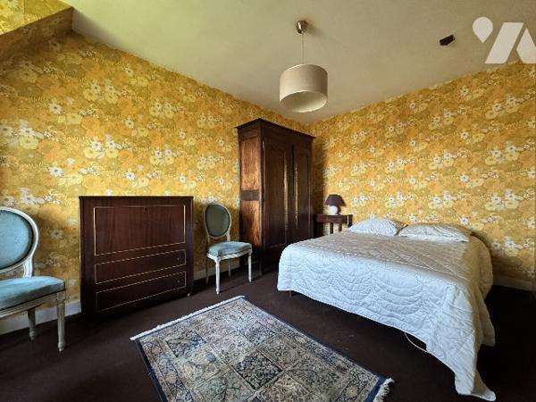 Maison familiale avec beaux volumes et grand terrain paysagé – Proche zone commerciale d’Arçonnay