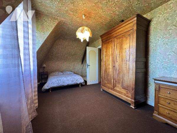 Maison familiale avec beaux volumes et grand terrain paysagé – Proche zone commerciale d’Arçonnay