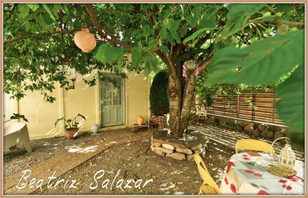 A 16 mn de Digne les Bains, dans un quartier calme, jolie maison sur 2 niveaux de 76 m² habitables avec jardin de 505m2 et cabanon.