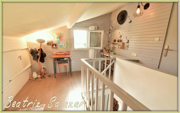 A 16 mn de Digne les Bains, dans un quartier calme, jolie maison sur 2 niveaux de 76 m² habitables avec jardin de 505m2 et cabanon.