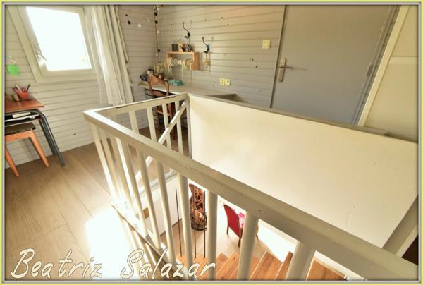 A 16 mn de Digne les Bains, dans un quartier calme, jolie maison sur 2 niveaux de 76 m² habitables avec jardin de 505m2 et cabanon.