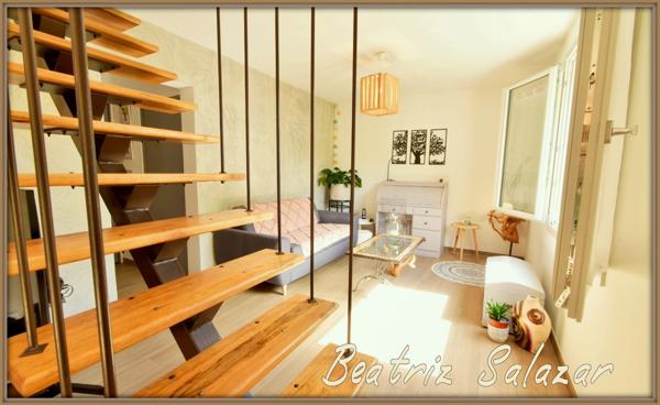 A 16 mn de Digne les Bains, dans un quartier calme, jolie maison sur 2 niveaux de 76 m² habitables avec jardin de 505m2 et cabanon.