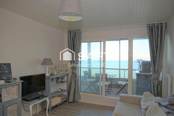 Face à la mer, appartement avec loggia !
