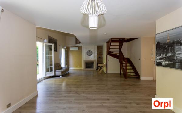 Maison à vendre    6 pièces •  Marolles-en-Brie