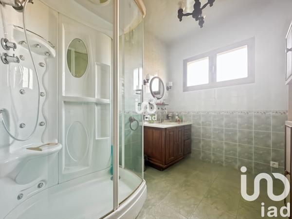 Pavillon 5 pièces de 119 m² à Les Bordes (89500)