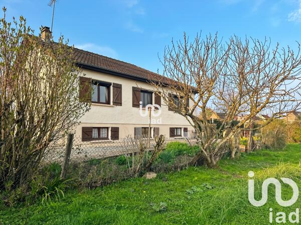 Pavillon 5 pièces de 119 m² à Les Bordes (89500)