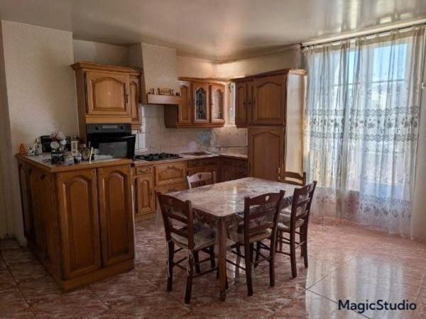 EXCEPTIONNEL, Appartemen de 54 m² avec 2 chambres,  garage, parking, grenier et cave  à  Champagnole JURA