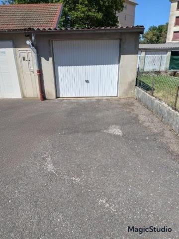 EXCEPTIONNEL, Appartemen de 54 m² avec 2 chambres,  garage, parking, grenier et cave  à  Champagnole JURA