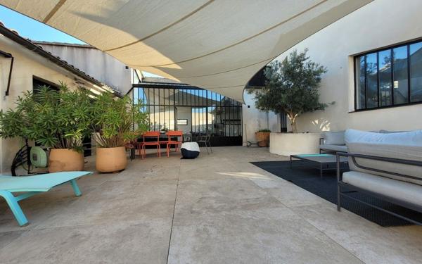 Maison à vendre    6 pièces • 338 m2 Avignon