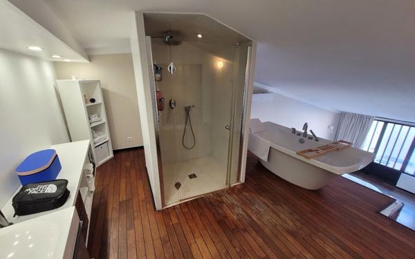 Maison à vendre    6 pièces • 338 m2 Avignon