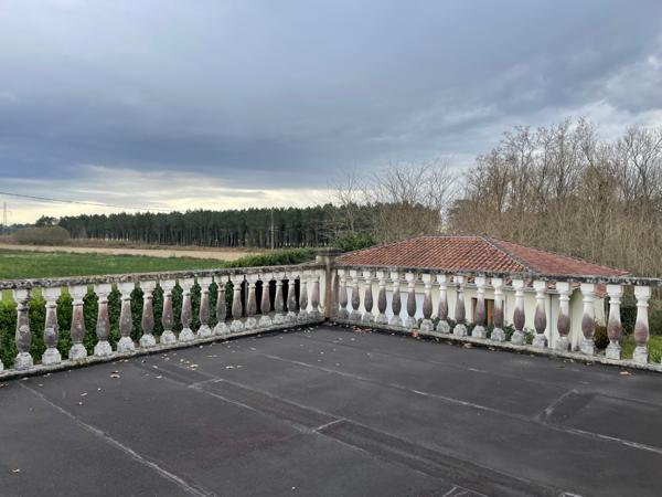 Ancien relais de chasse rénové de 237 m² avec piscine et grand garage sur terrain 3345 m²